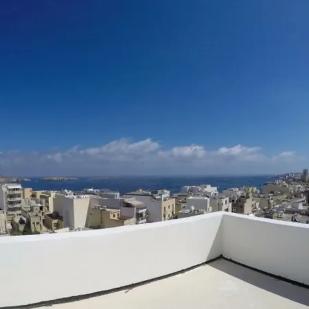 Penthouse In Close To Golden Bay Appartement