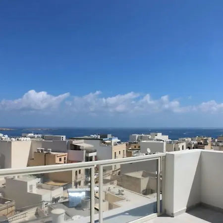 Penthouse In Close To Golden Bay Apartman